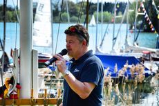 Dirk Hänsgen bei der Huldigung von Kalli Laue